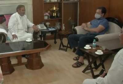 राहुल गांधी ने शरद यादव से की मुलाकात, शरद ने कहा राहुल को कांग्रेस अध्यक्ष बनाया जाना चाहिए